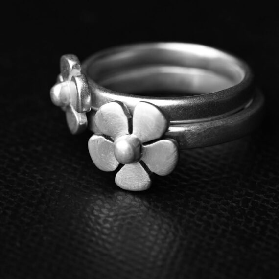 Daisy ring