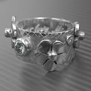 Diamond Ring With Daisys